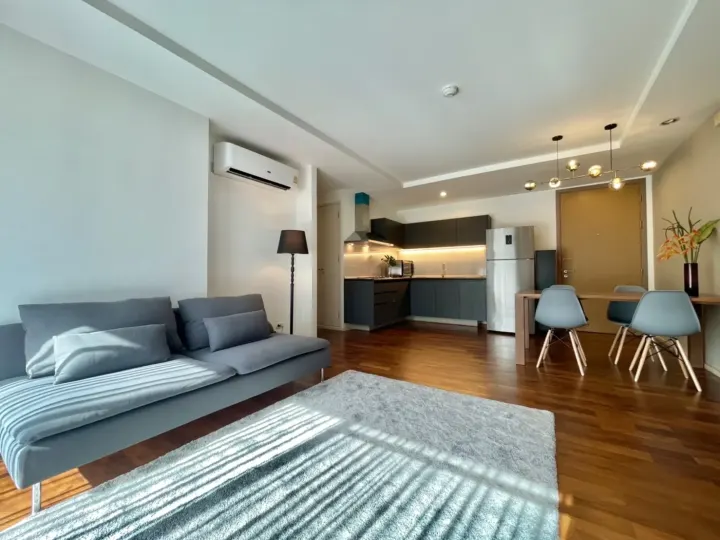 Property photos for Siri On 8