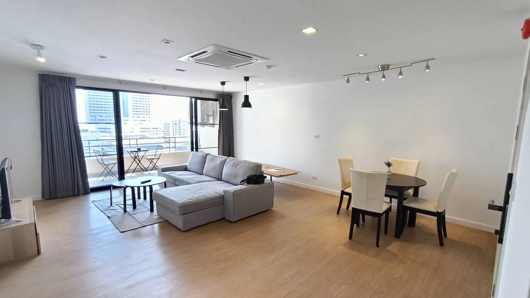 Property photos for Sampoom Garden