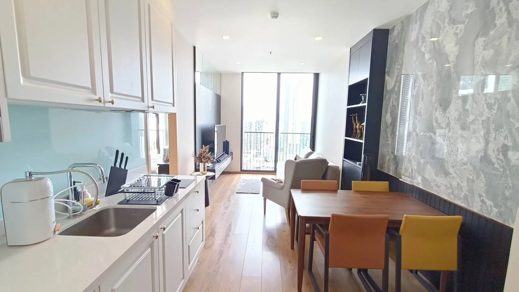 Property photos for Noble BE 33
