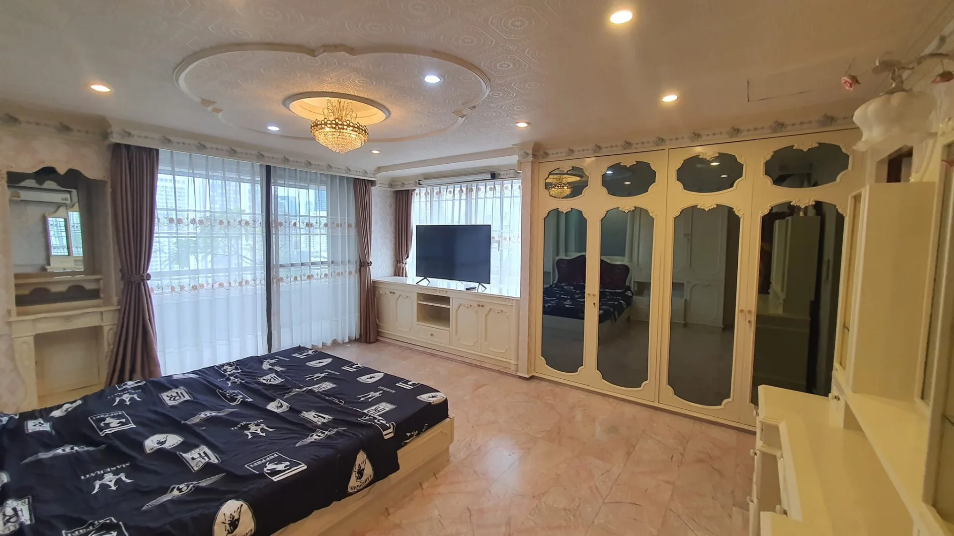 Property photos for Asoke Tower