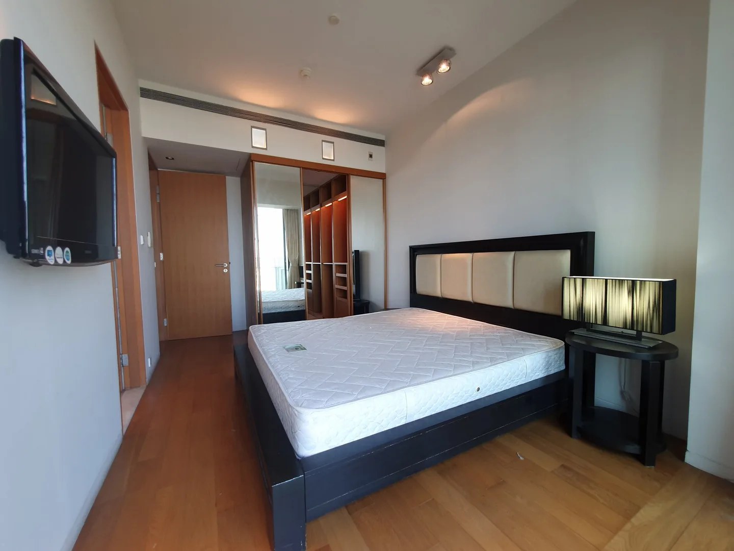 Property photos for The Met