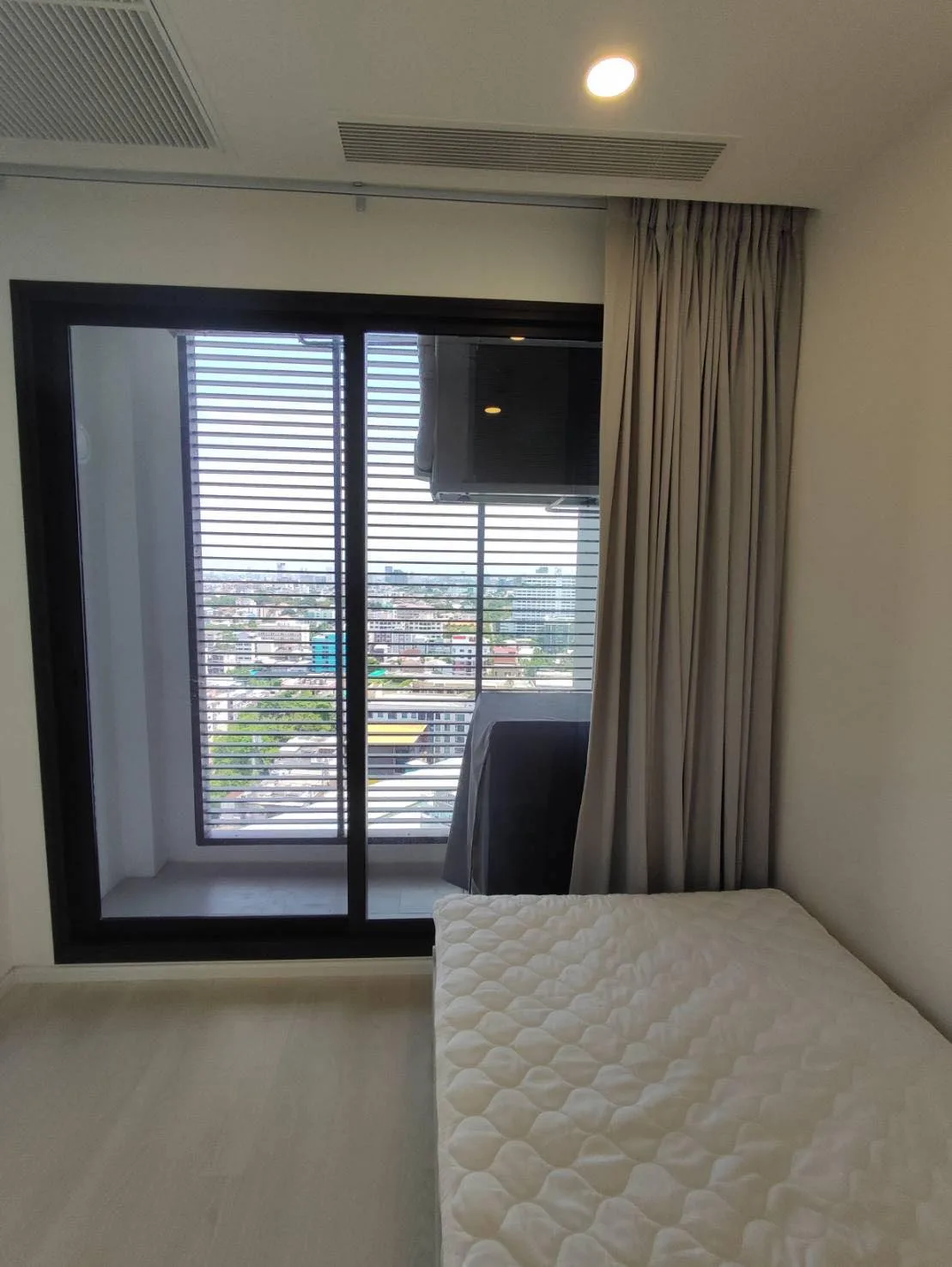 Property photos for Mazarine Ratchayothin