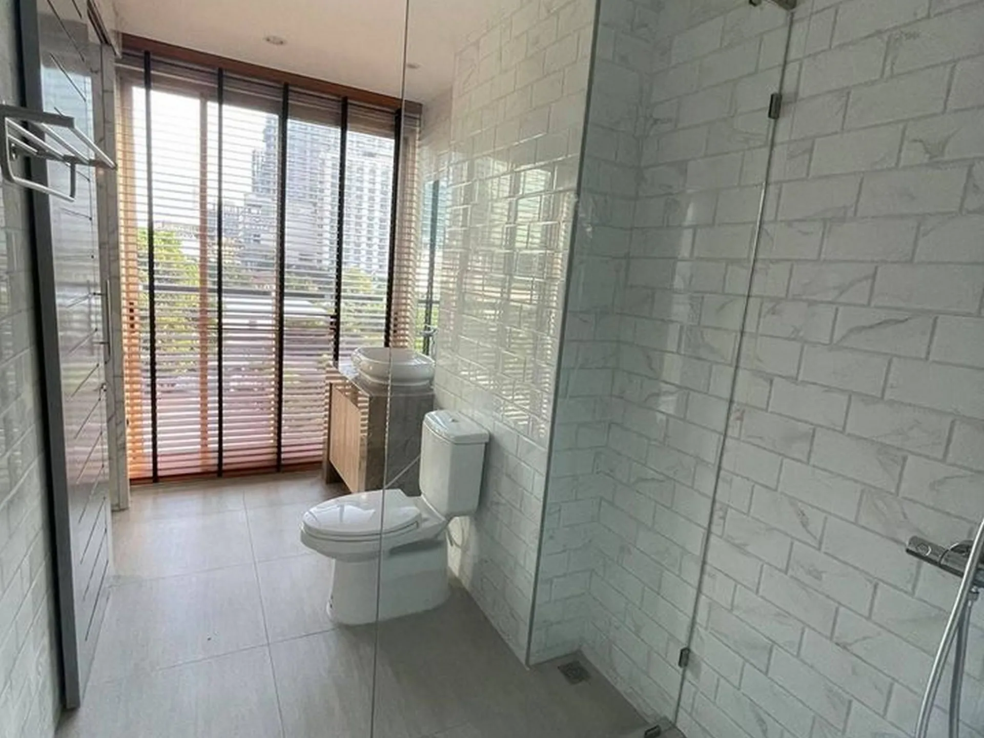 Property photos for L3 Avenue