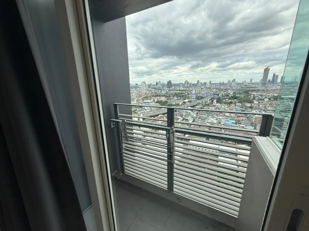 Property photos for The Key Sathorn - Charoenraj