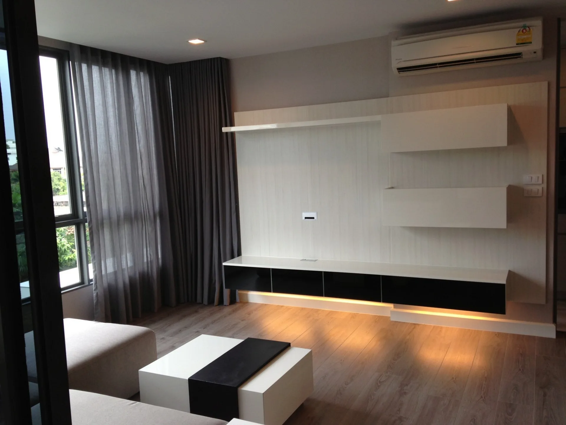 Property photos for The Room Sukhumvit 40