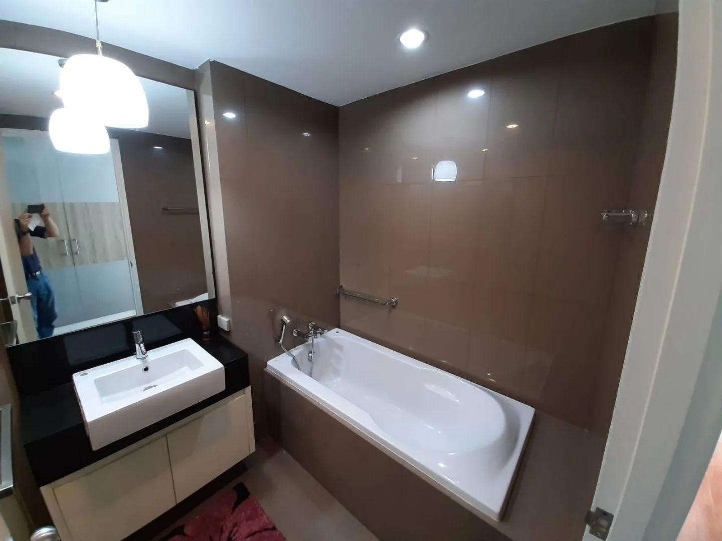 Property photos for Siri On 8