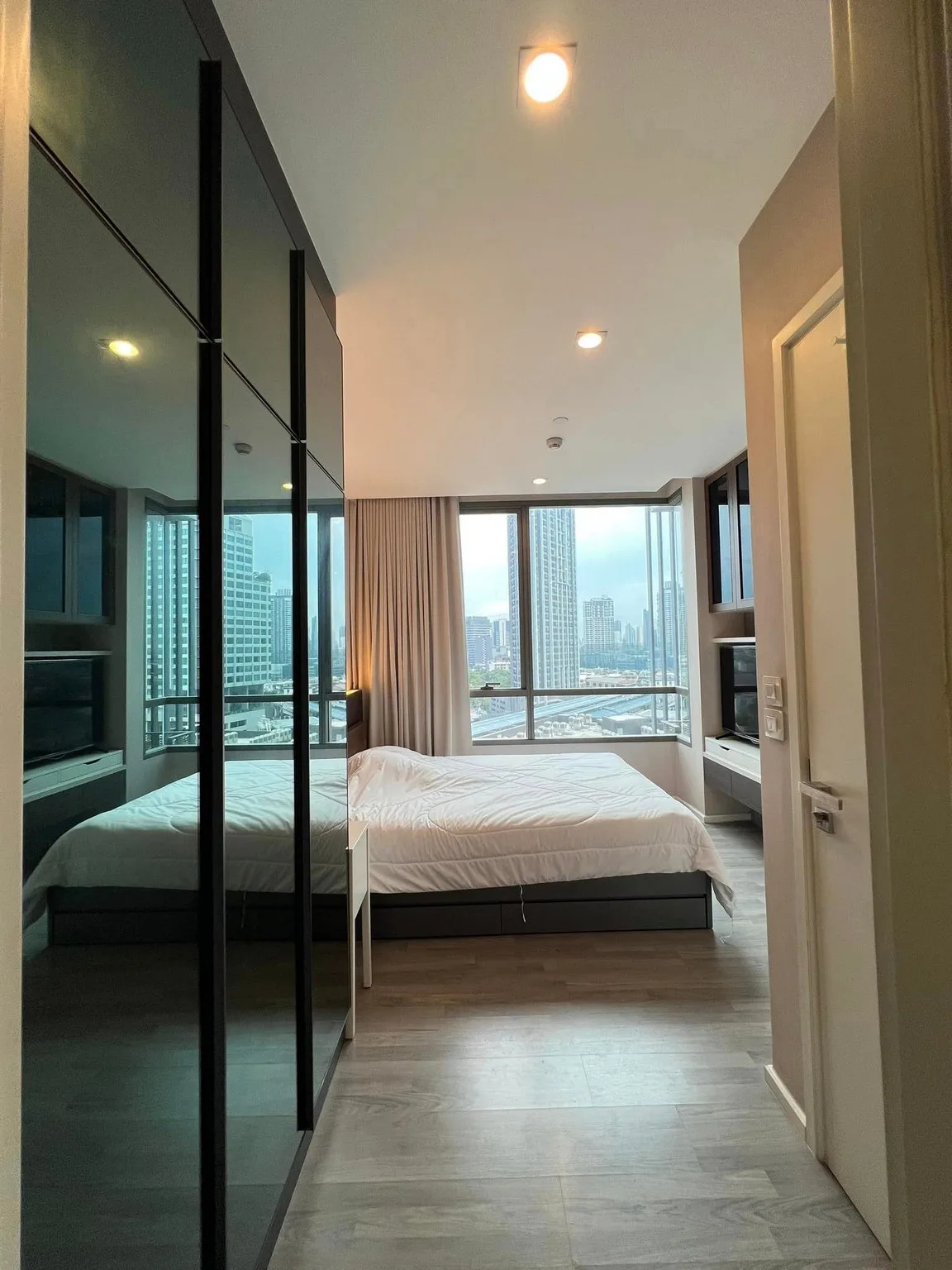Property photos for The Room Sukhumvit 69