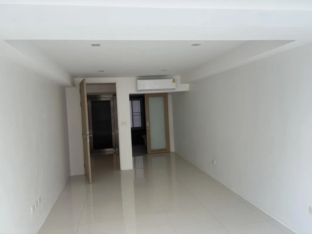 Property photos for Office 43/6 Soi Suk 11