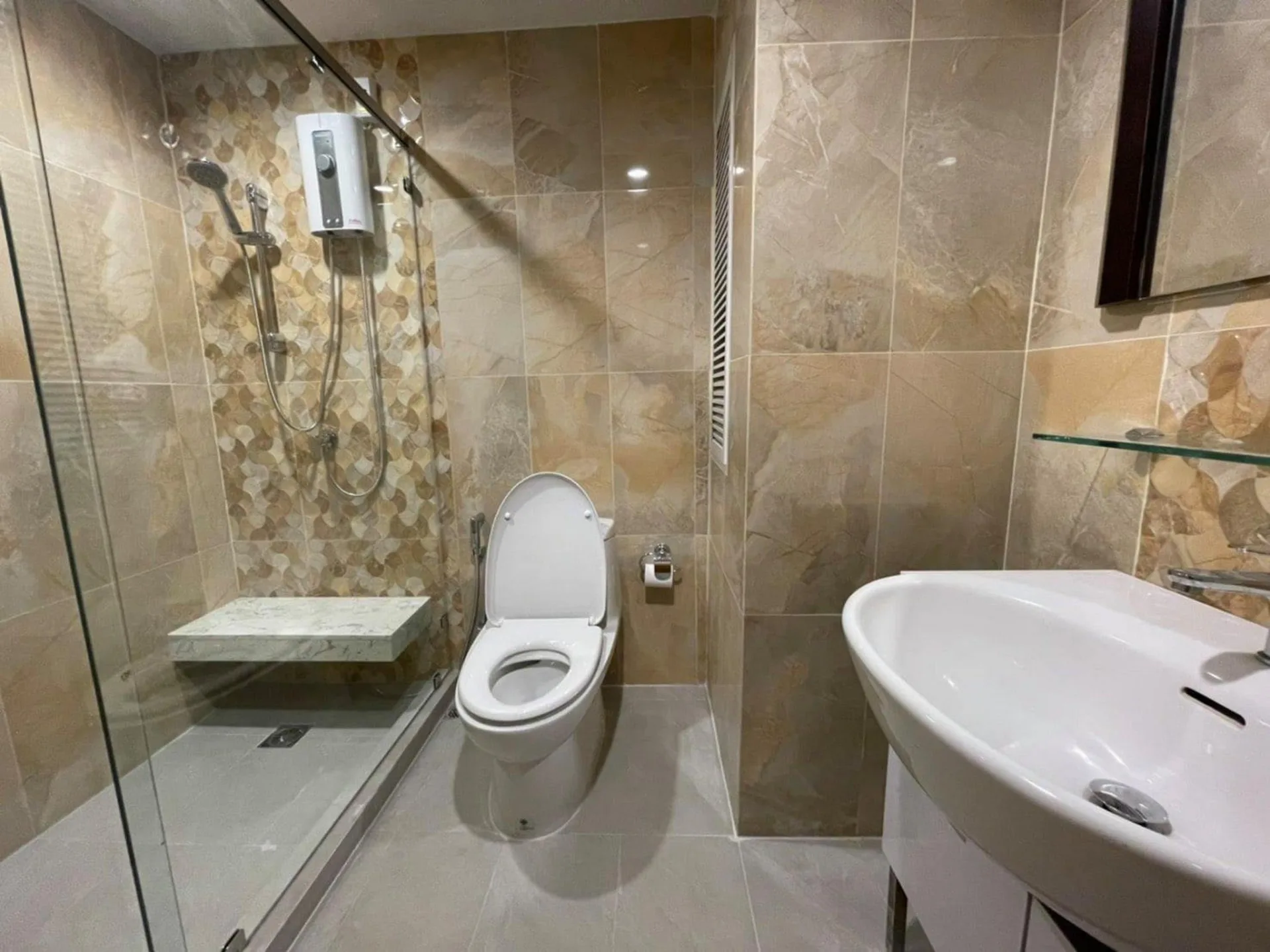 Property photos for Silom Suite