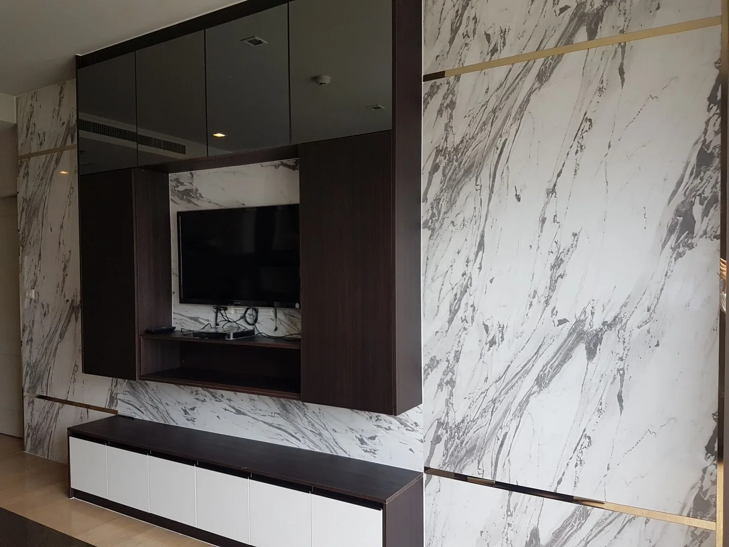 Property photos for Noble Refine