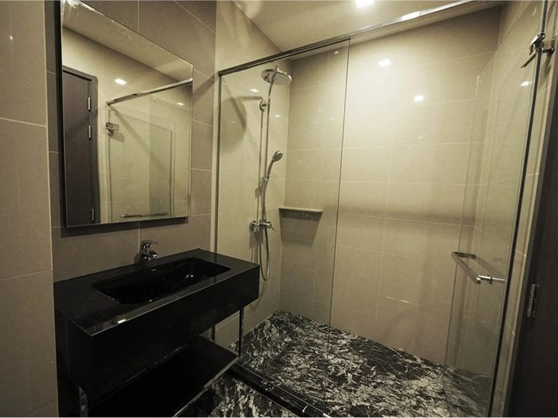 Property photos for Edge Sukhumvit 23