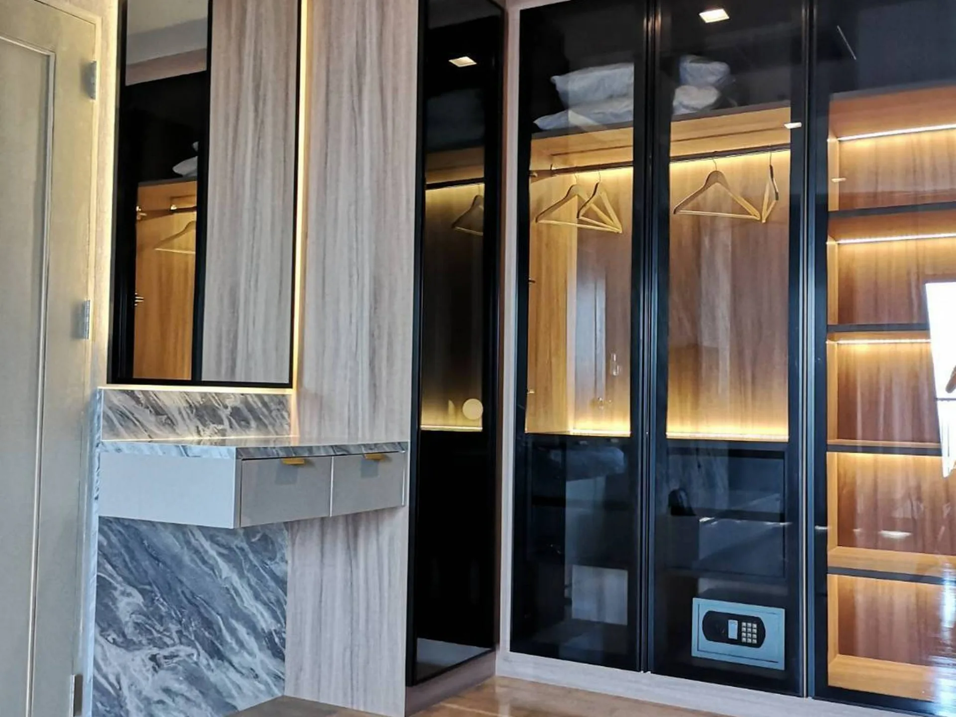 Property photos for Noble Reveal