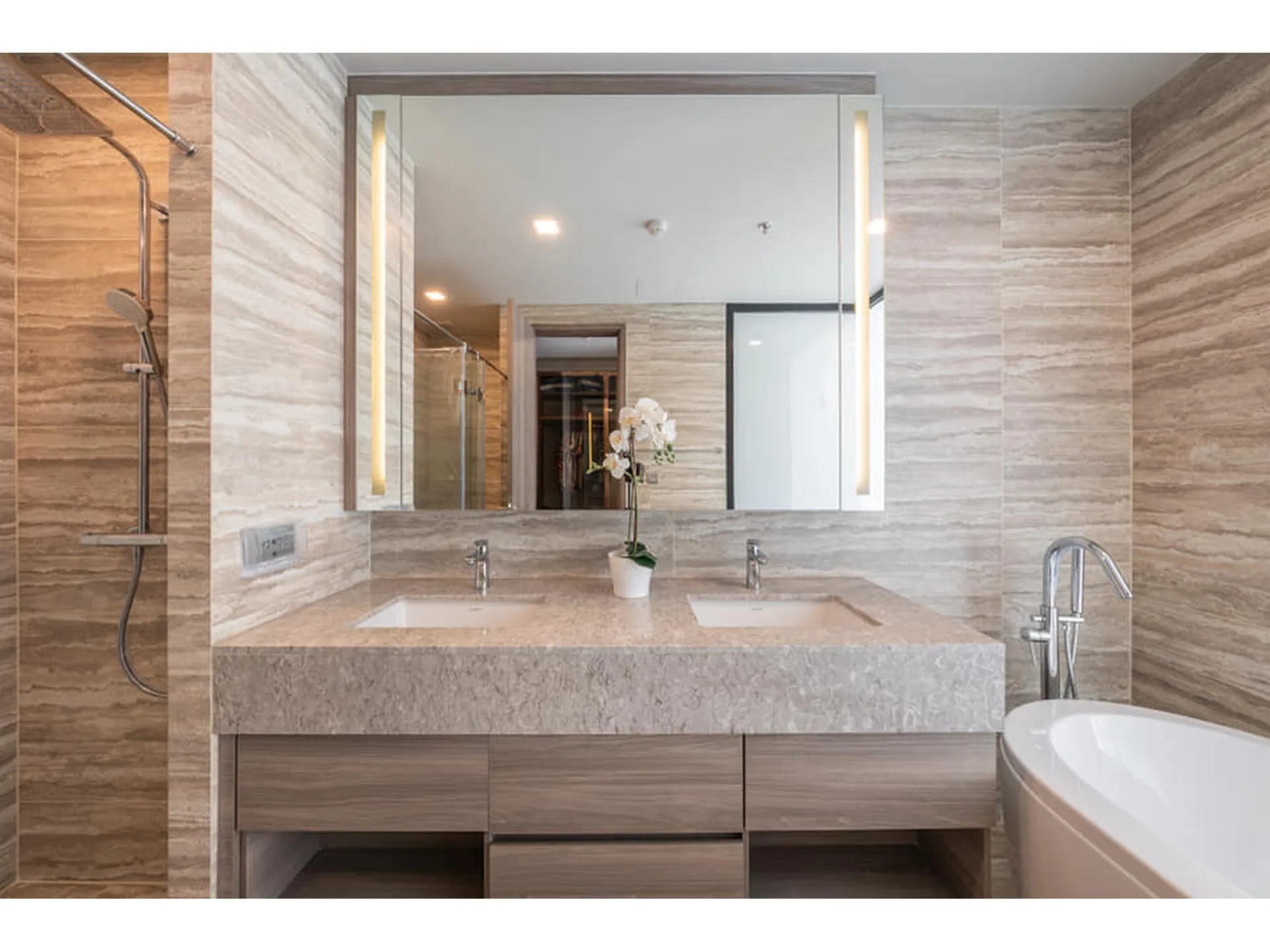Property photos for Celes Asoke