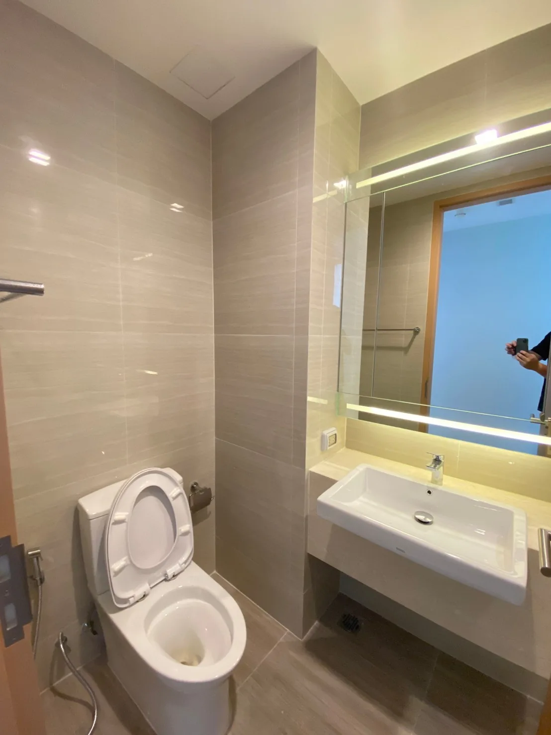 Property photos for Noble BE 33
