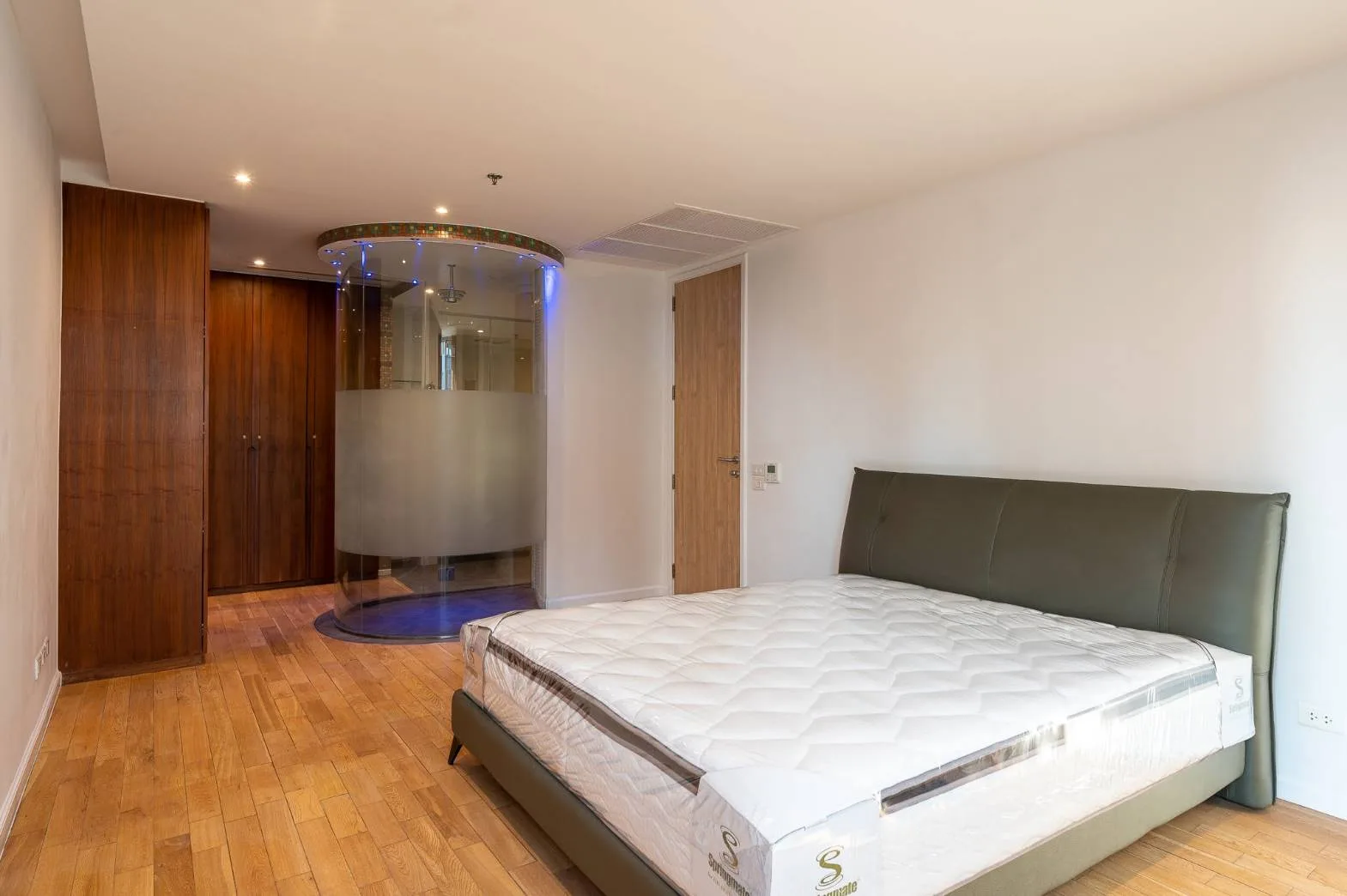 Property photos for The Legend Saladaeng