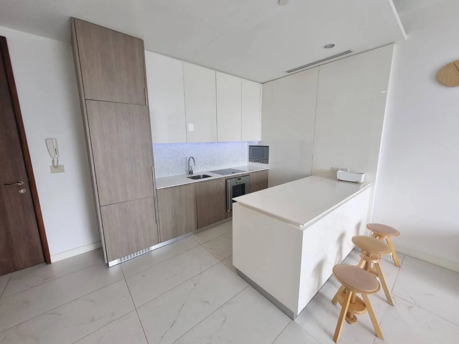 Property photos for 185 Rajadamri