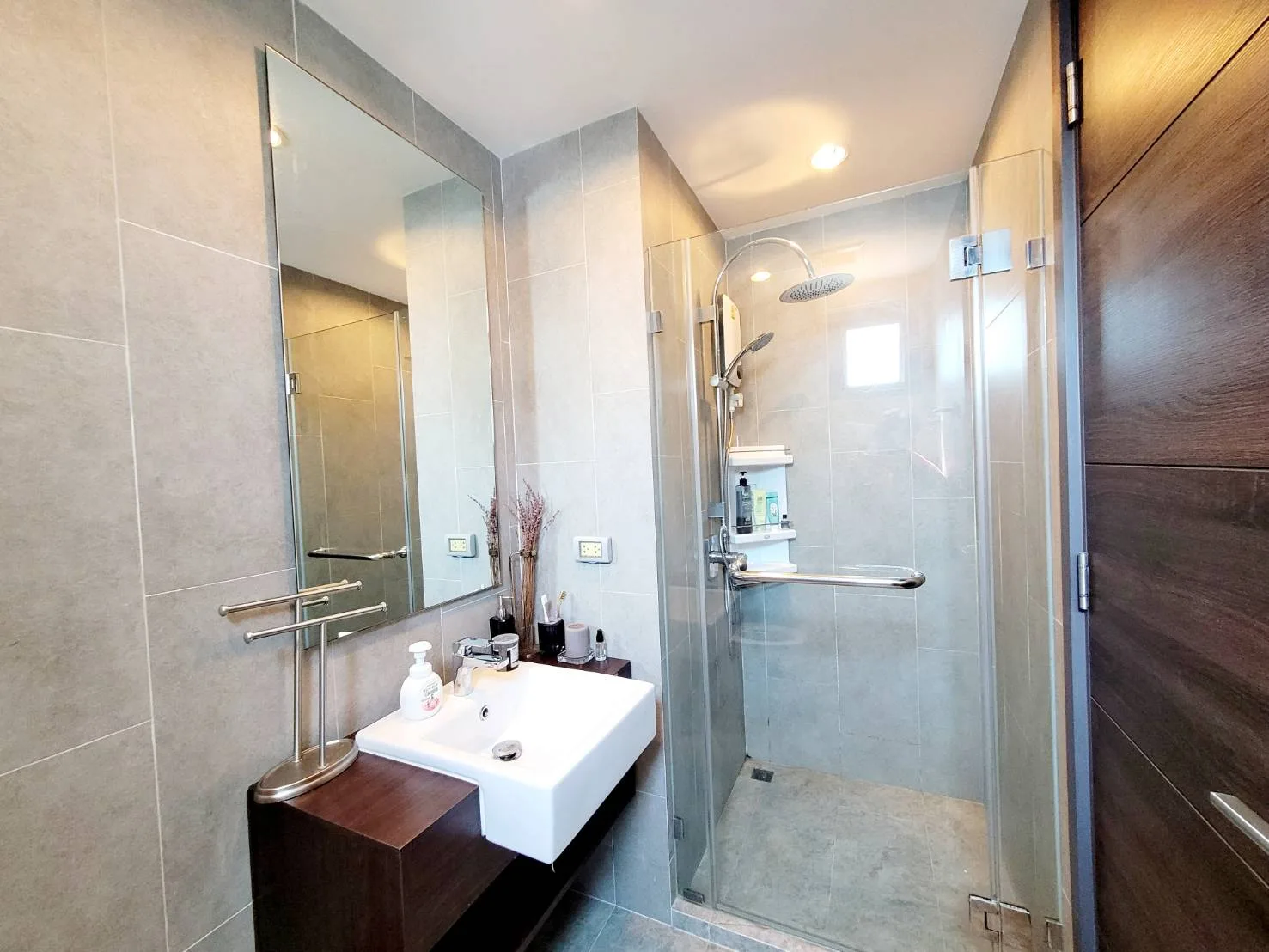 Property photos for C Ekkamai