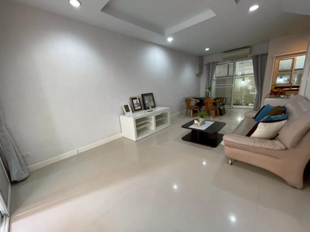 Property photos for Baan Klang Krung Sathon - Charoenrat