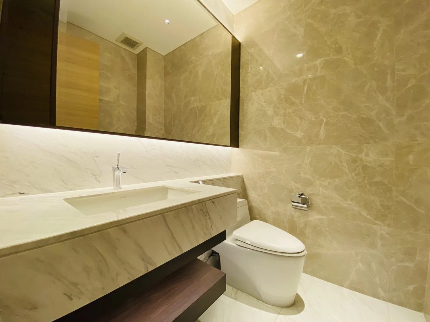 Property photos for Sindhorn Residence