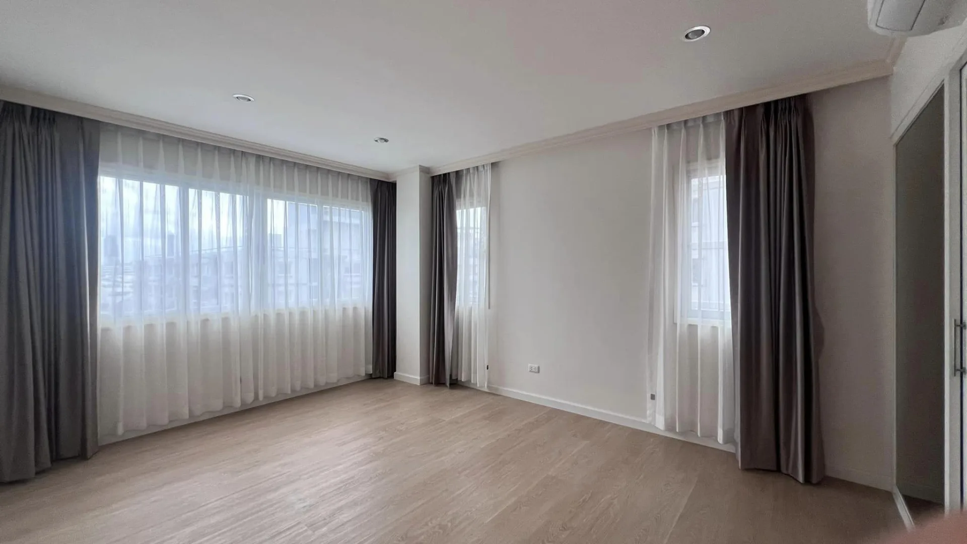 Property photos for Condo One X Sathorn - Narathiwat