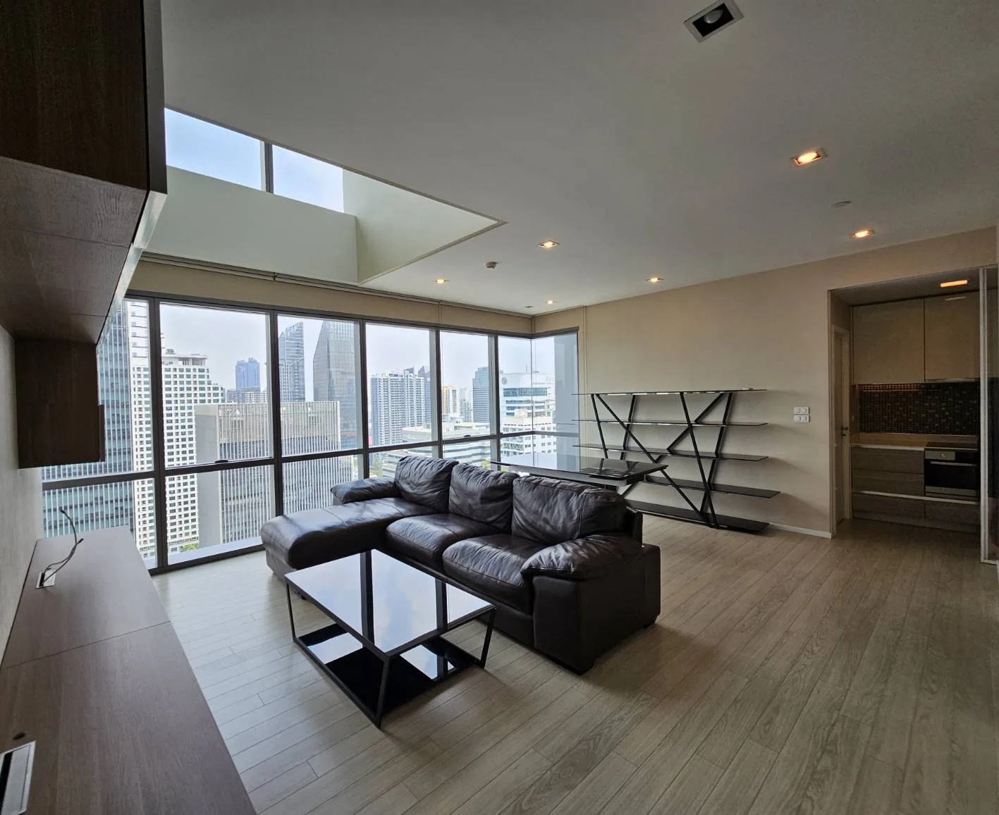 Property photos for The Room Sukhumvit 21
