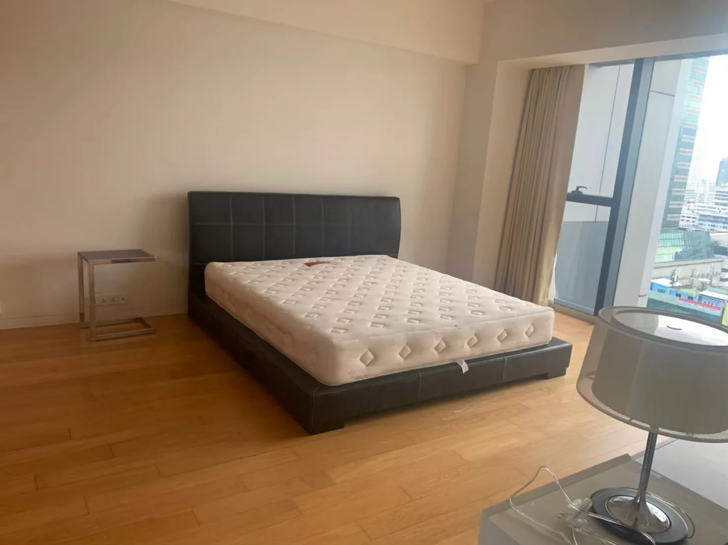 Property photos for The Met