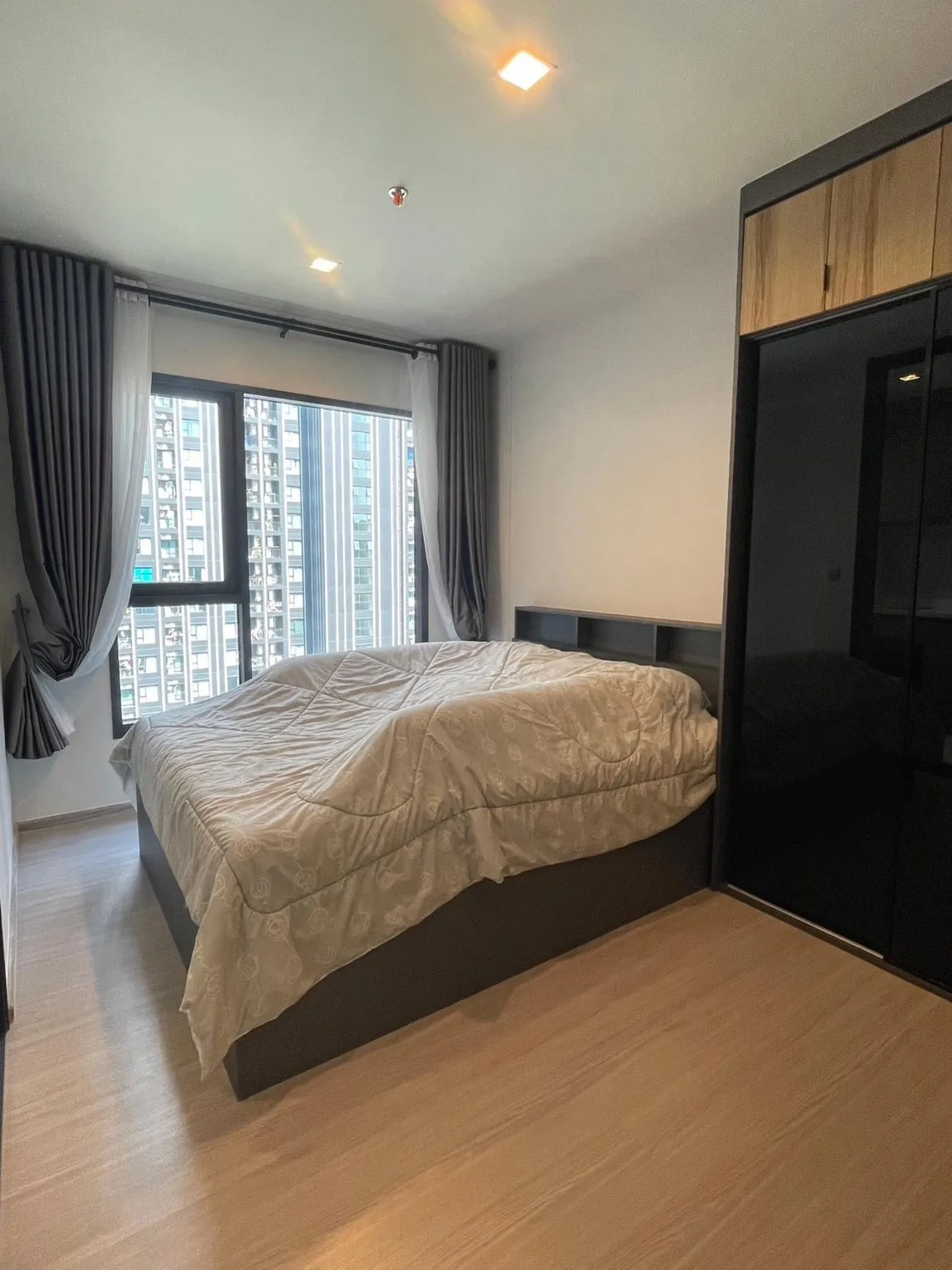Property photos for Life Asoke Hype