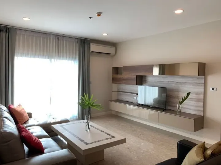 Property photos for The Crest Sukhumvit 34