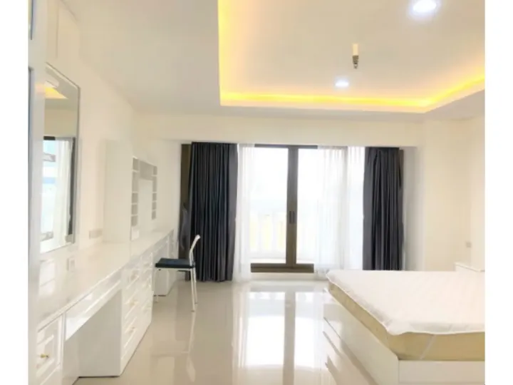 Property photos for State Tower