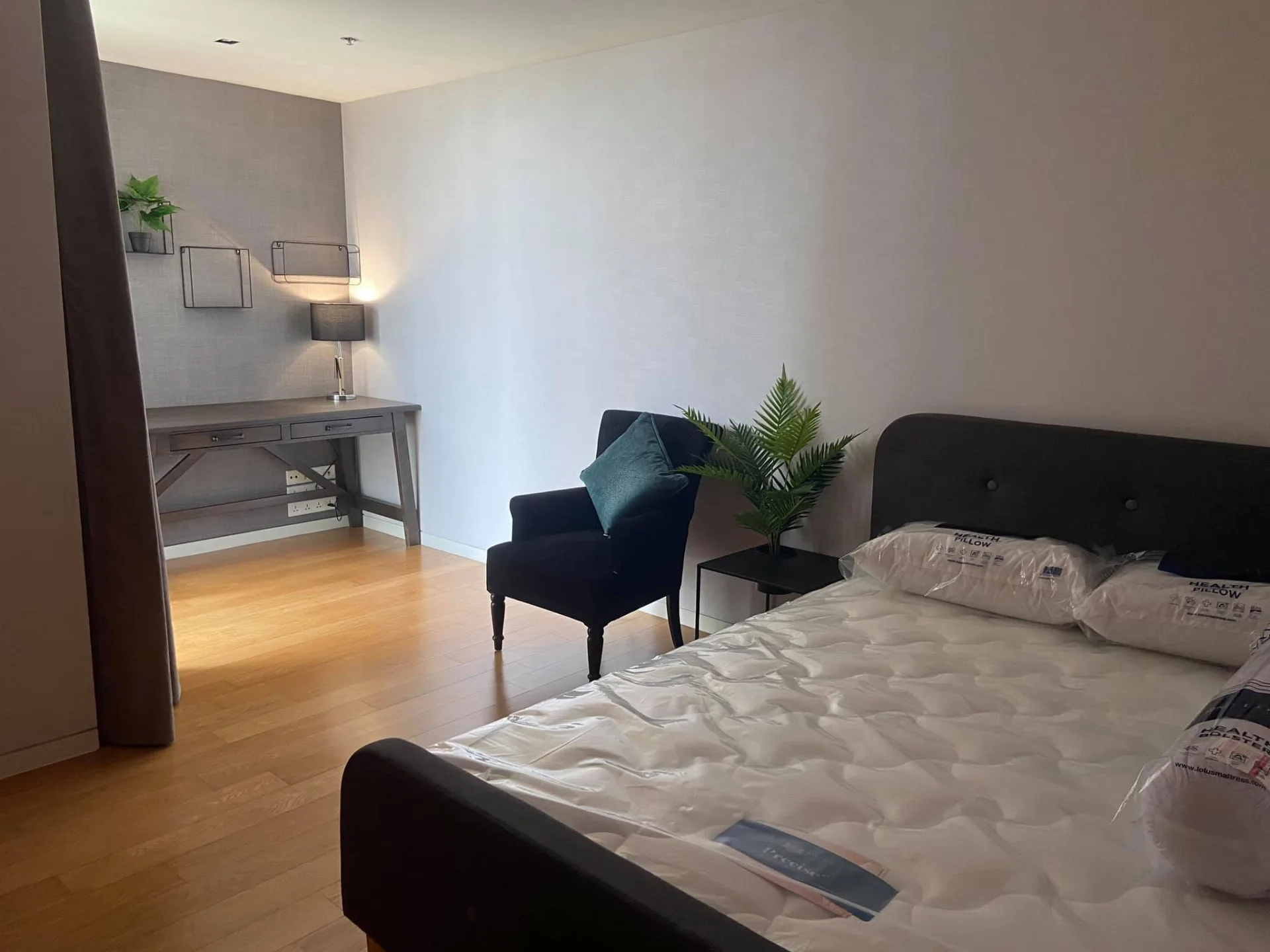 Property photos for The Met