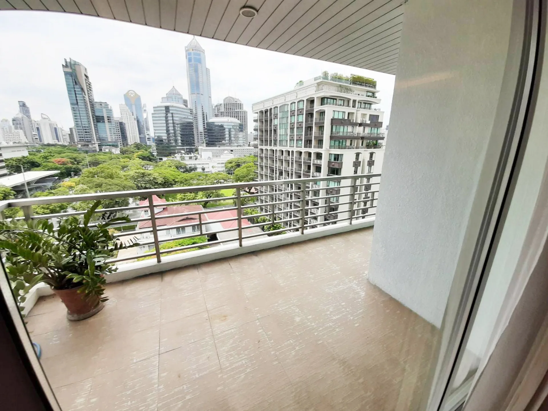 Property photos for Royal Residence Park