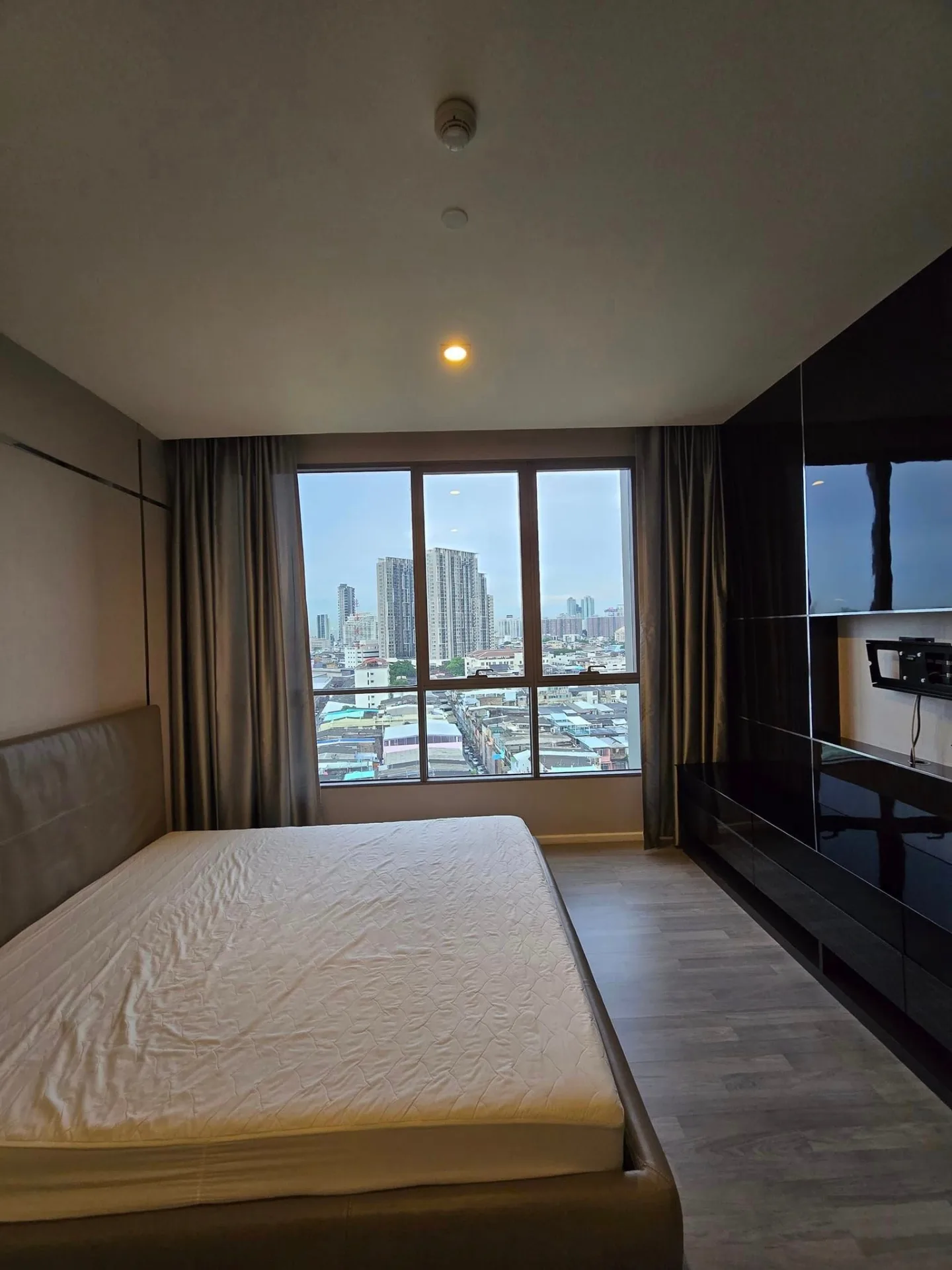 Property photos for The Room Sathorn - St.Louis
