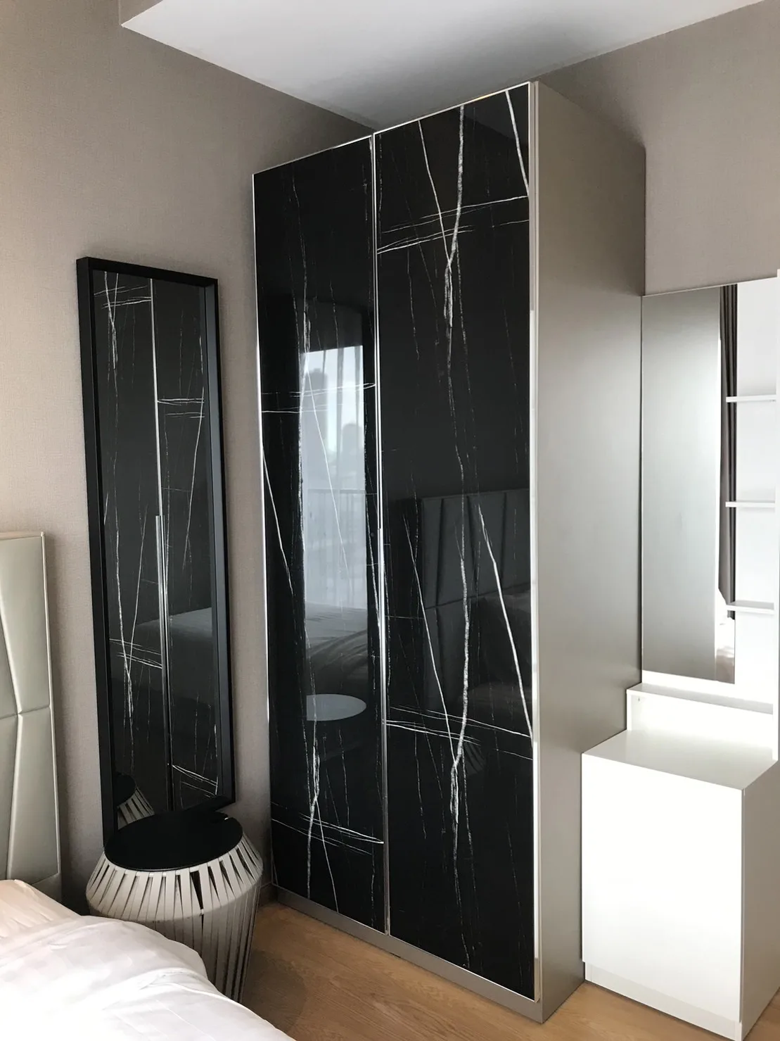 Property photos for Noble Refine