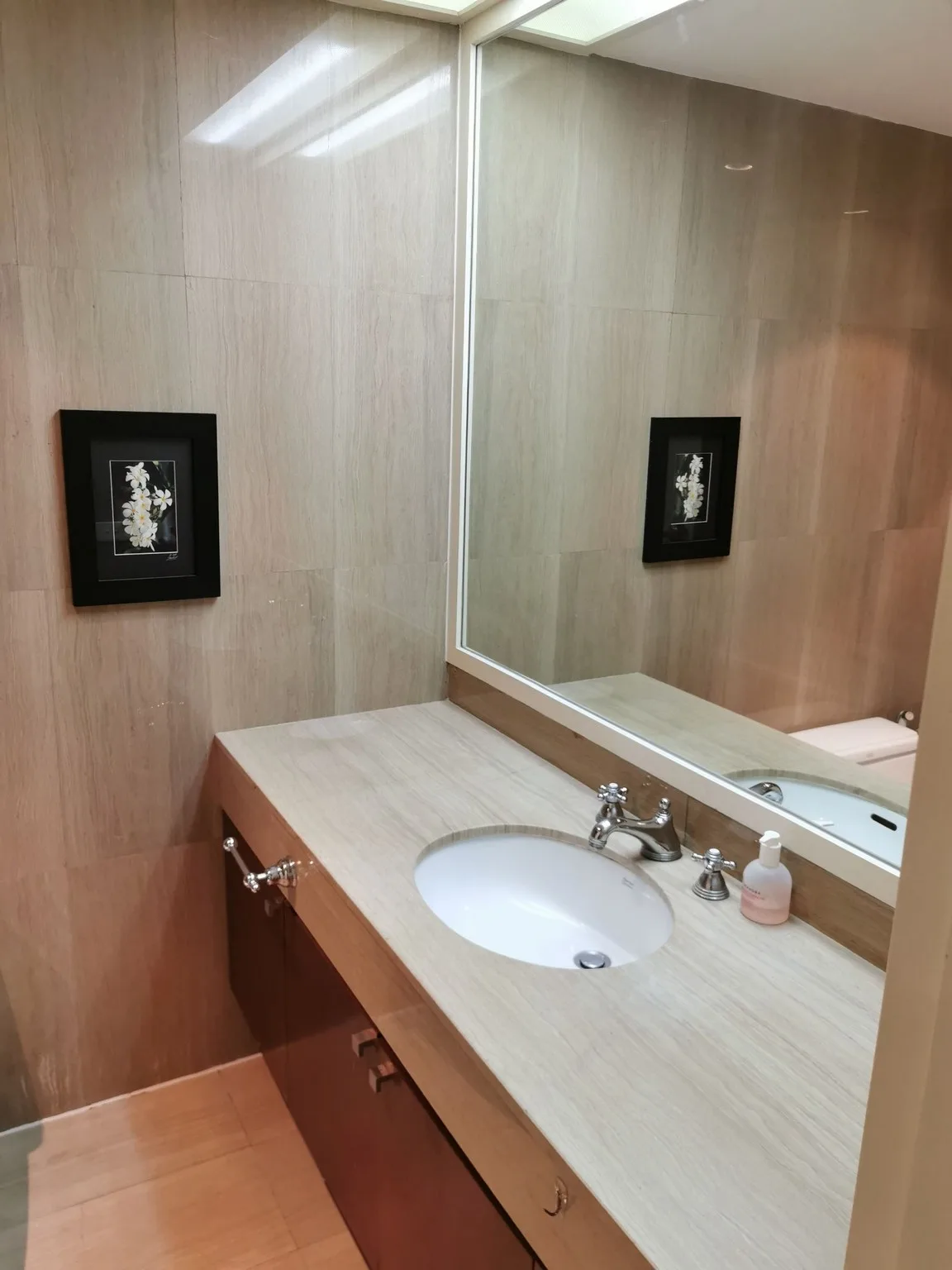 Property photos for Langsuan Ville