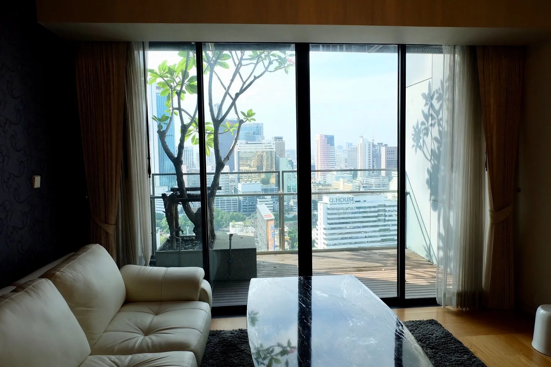 Property photos for The Met