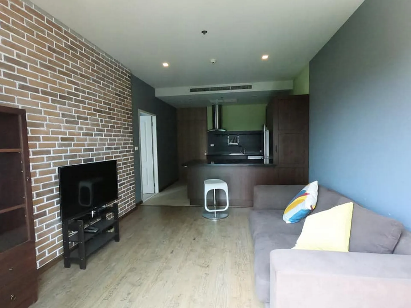 Property photos for Noble Refine