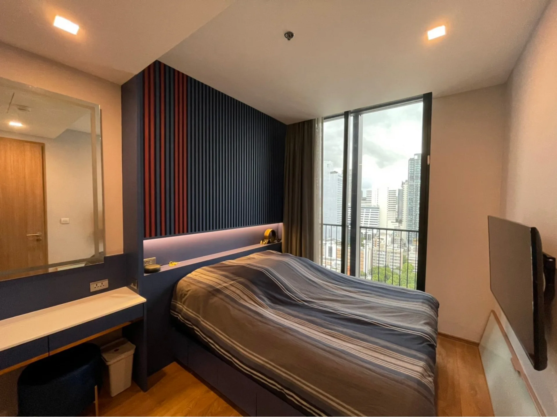 Property photos for Noble BE 33