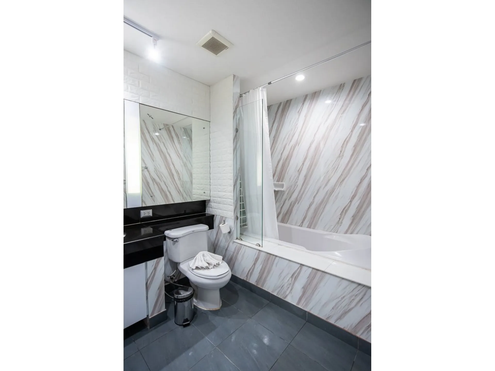 Property photos for Benviar Tonson Residence