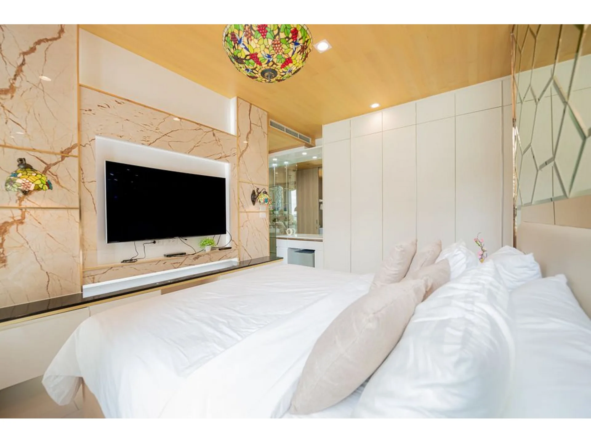 Property photos for Noble Ploenchit