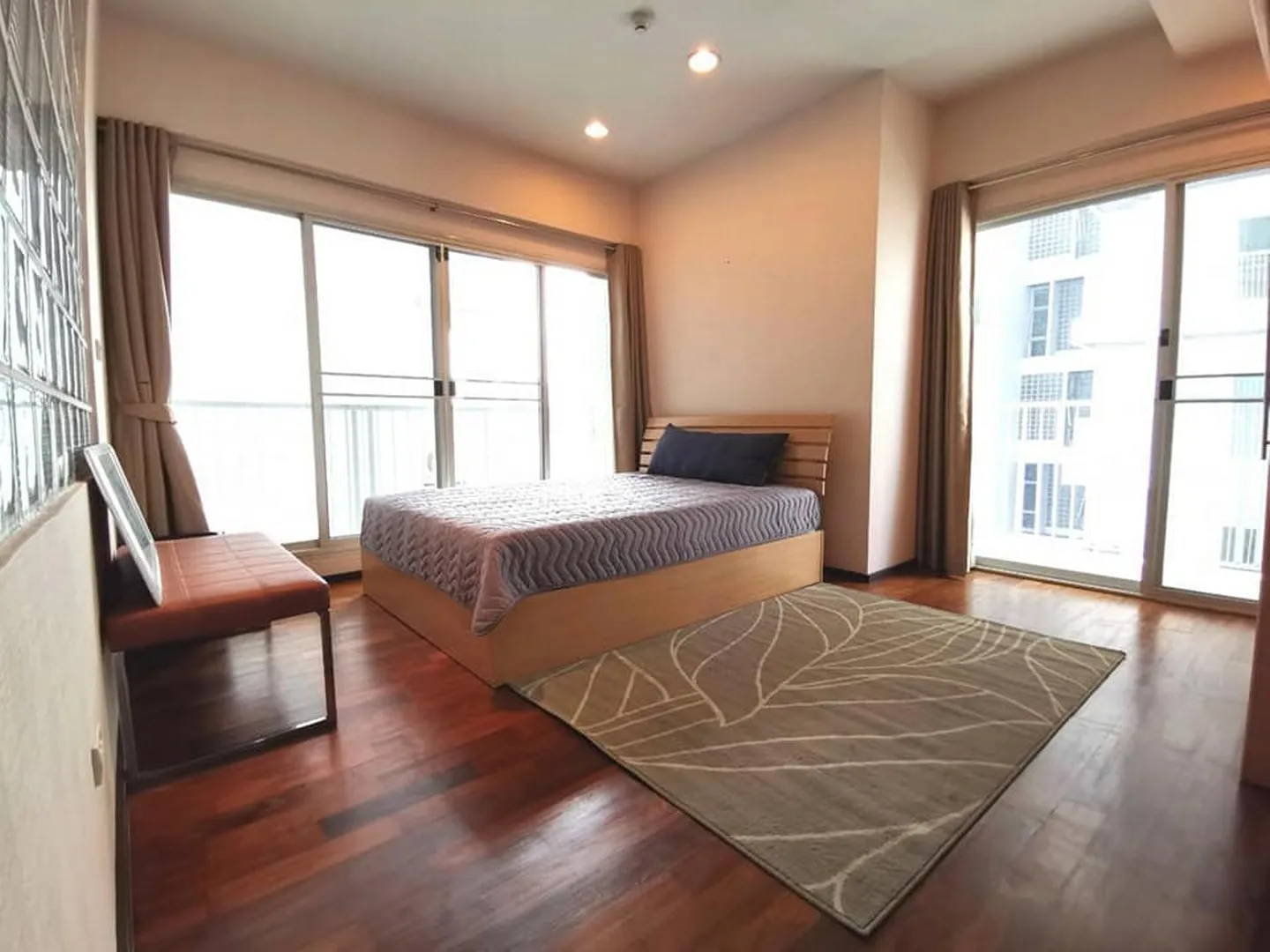 Property photos for Noble Ora