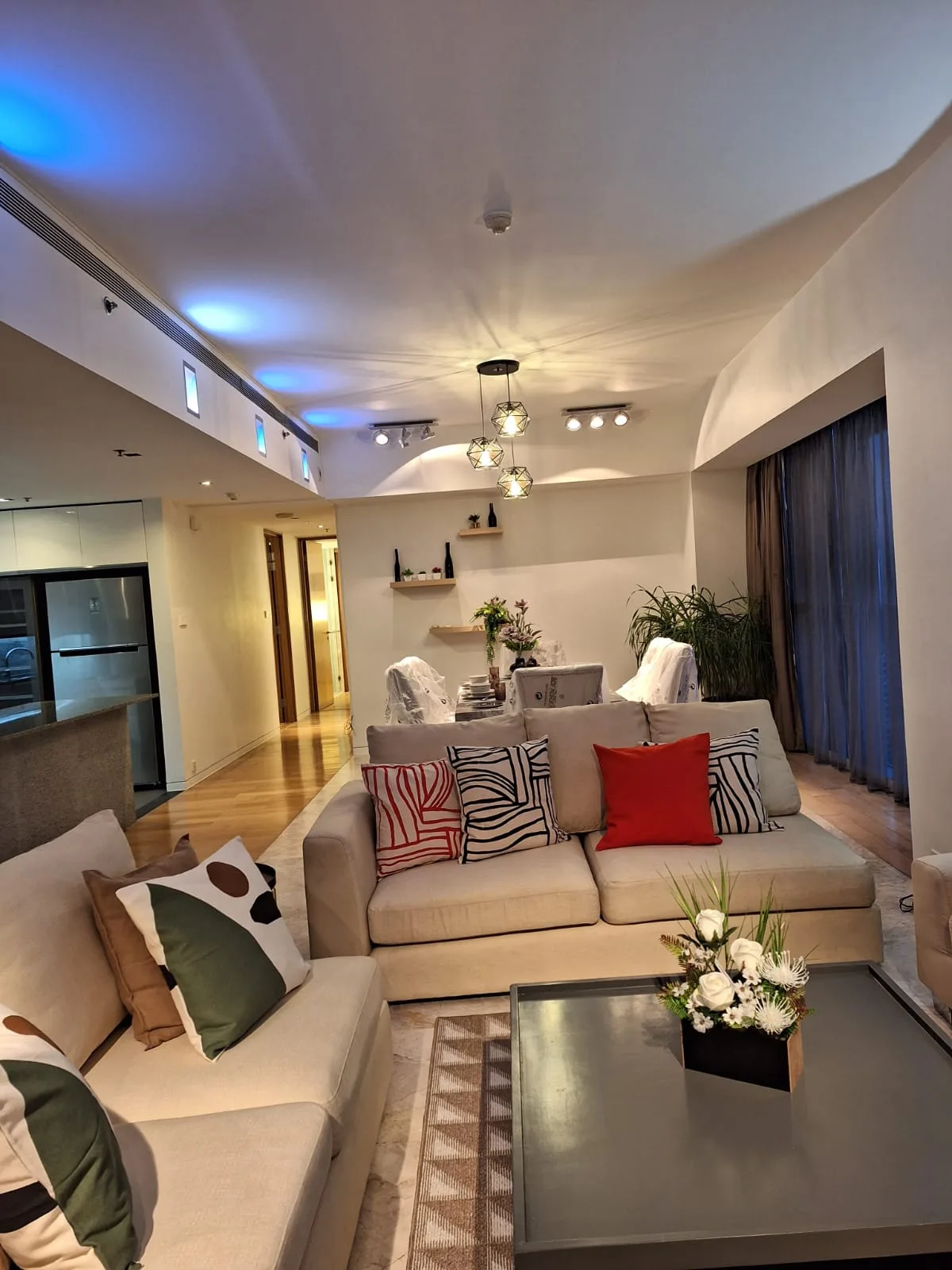 Property photos for The Met