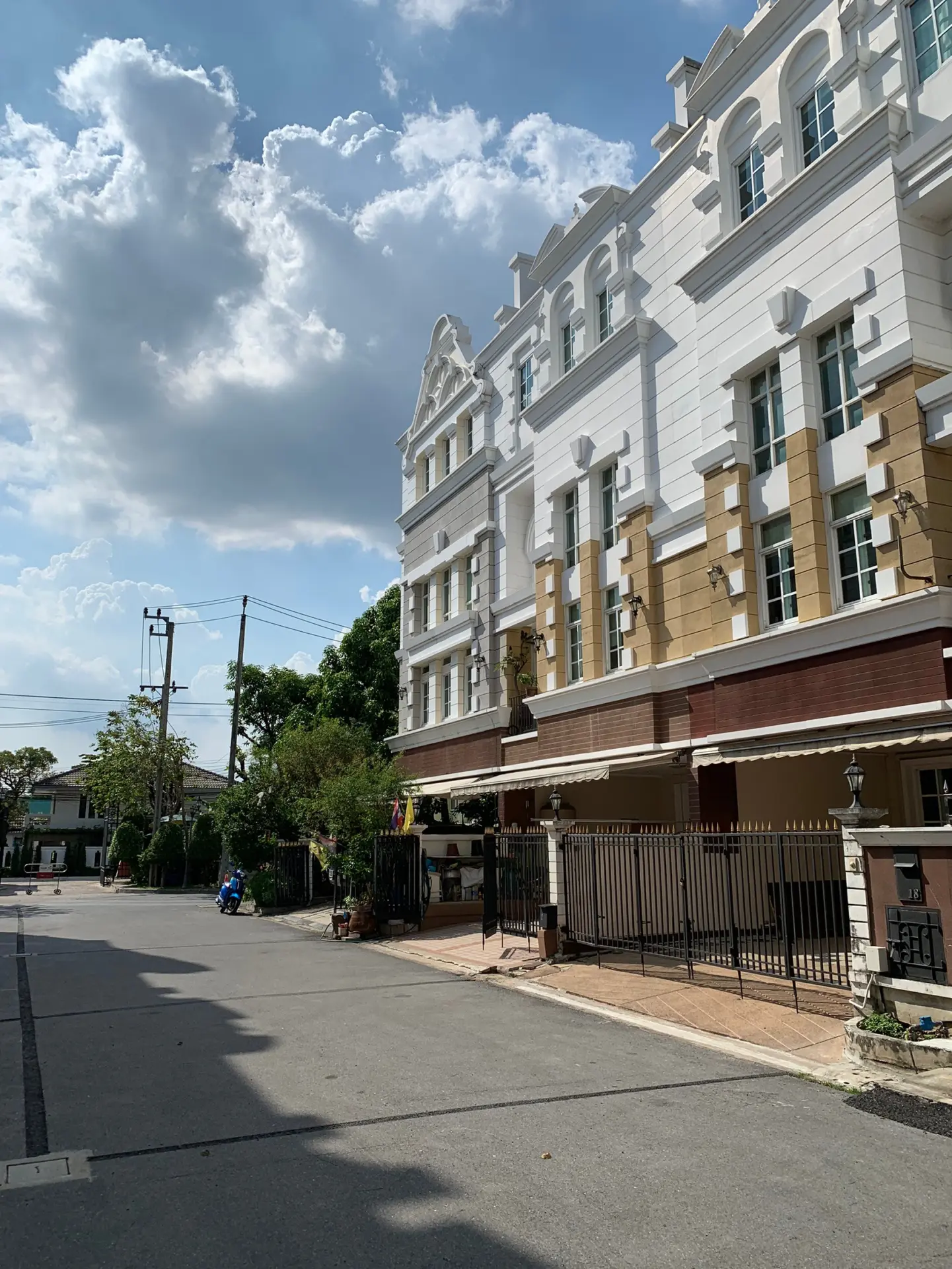 Property photos for Townhouse Soi Santi Suk