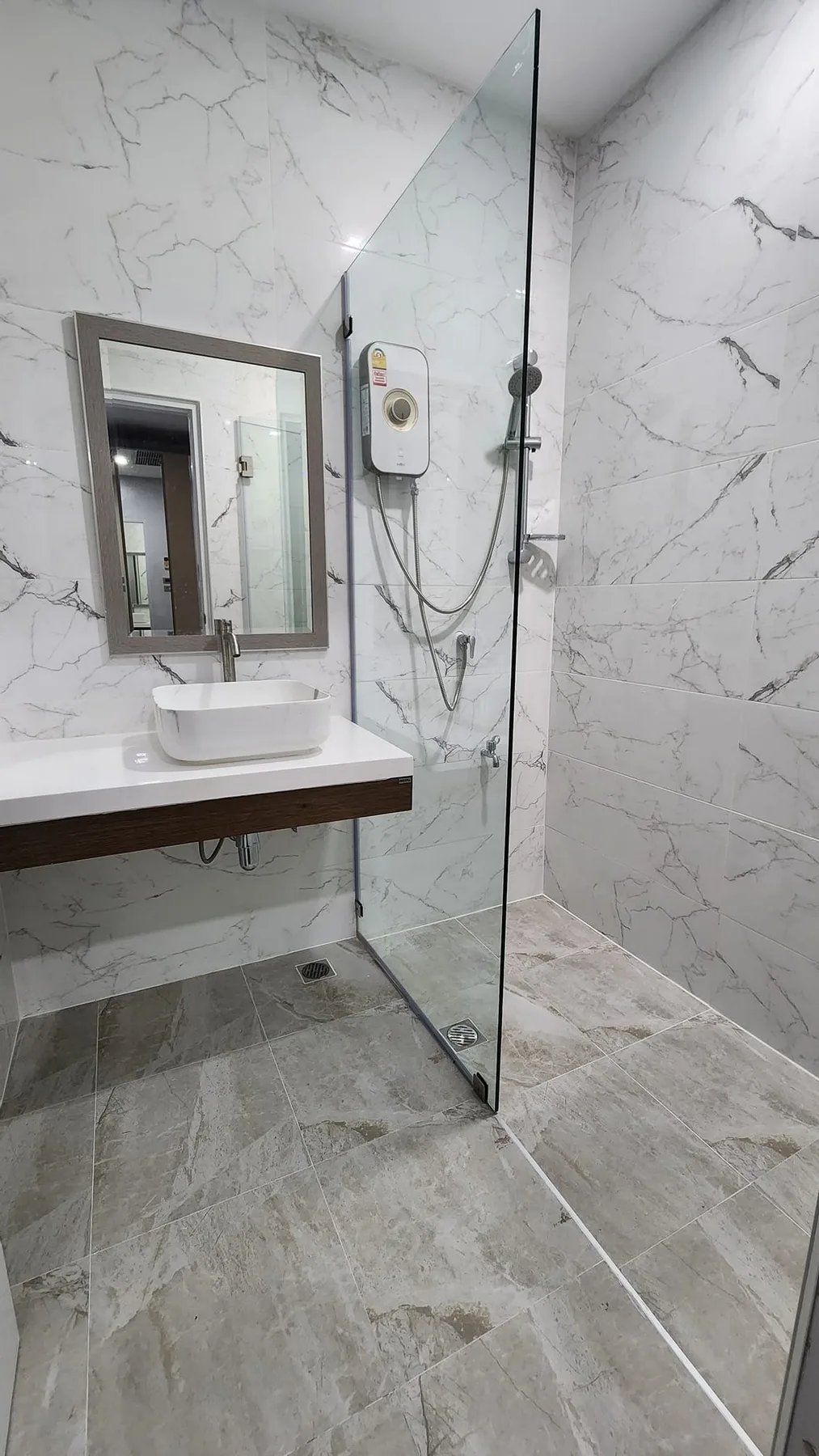 Property photos for Noble Refine