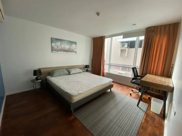 Property photos for Siri On 8