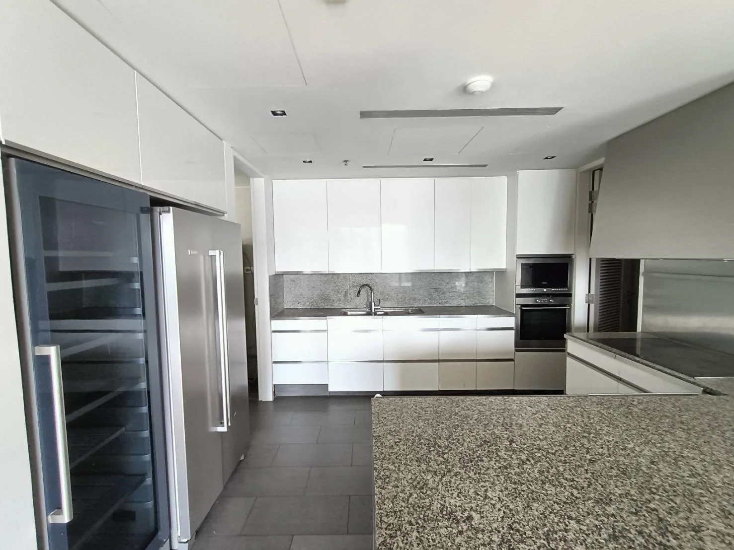 Property photos for The Met