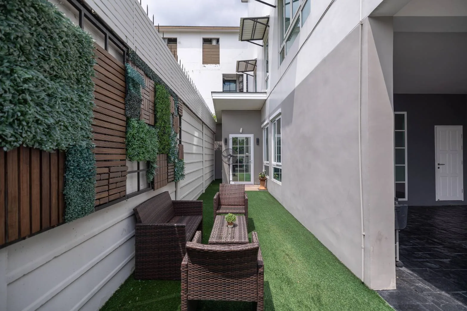 Property photos for Bless Town Sukhumvit 50