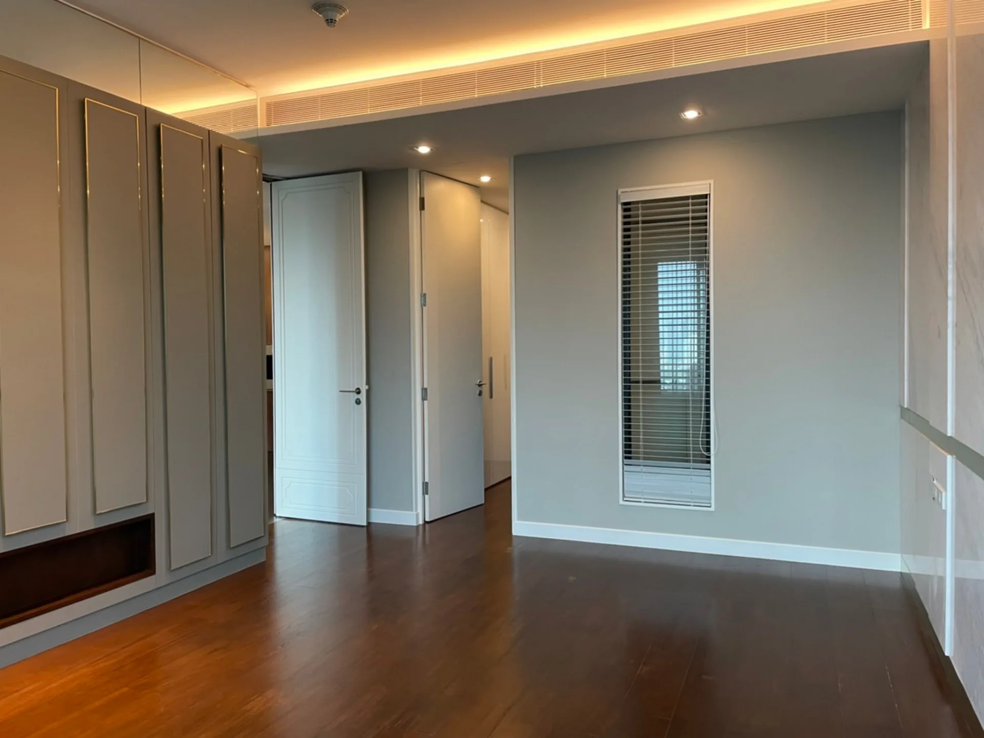 Property photos for 185 Rajadamri