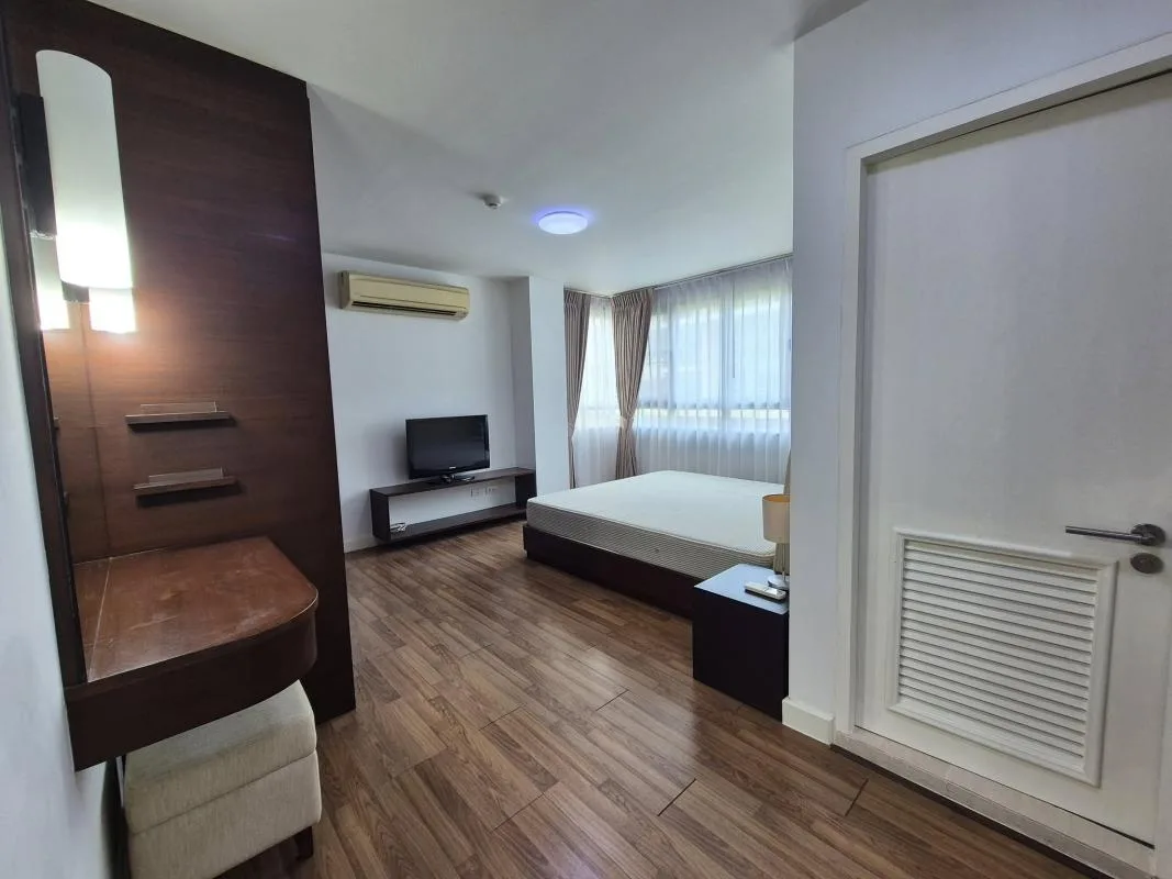 Property photos for The Clover Thonglor