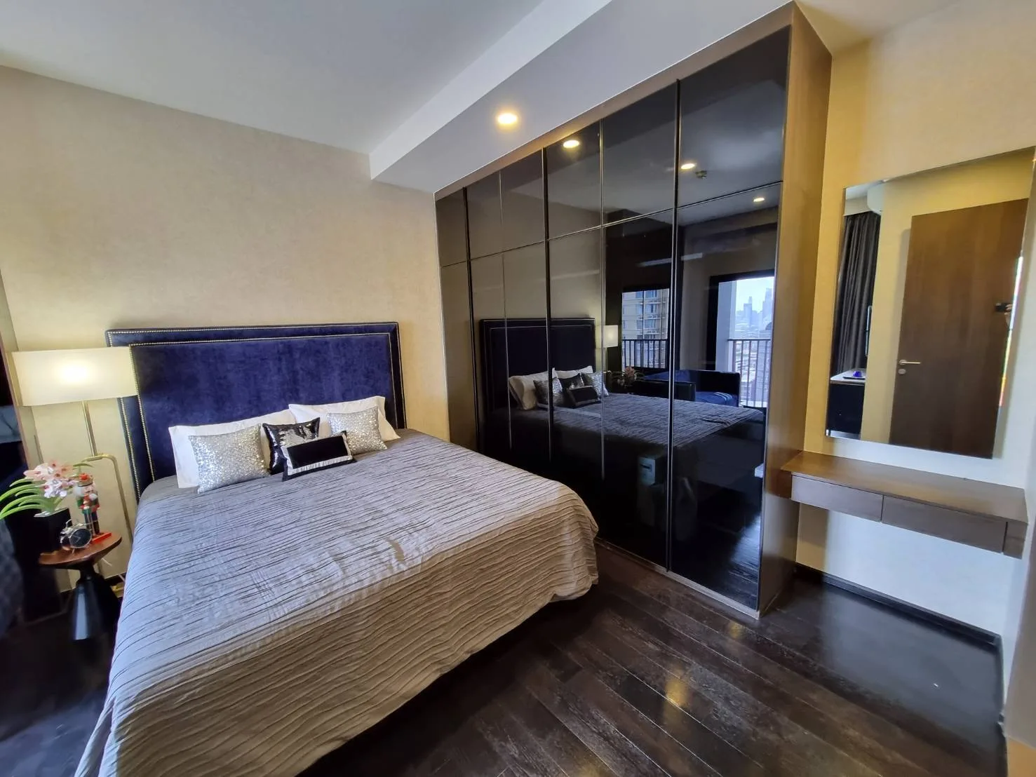 Property photos for Park Origin Thonglor