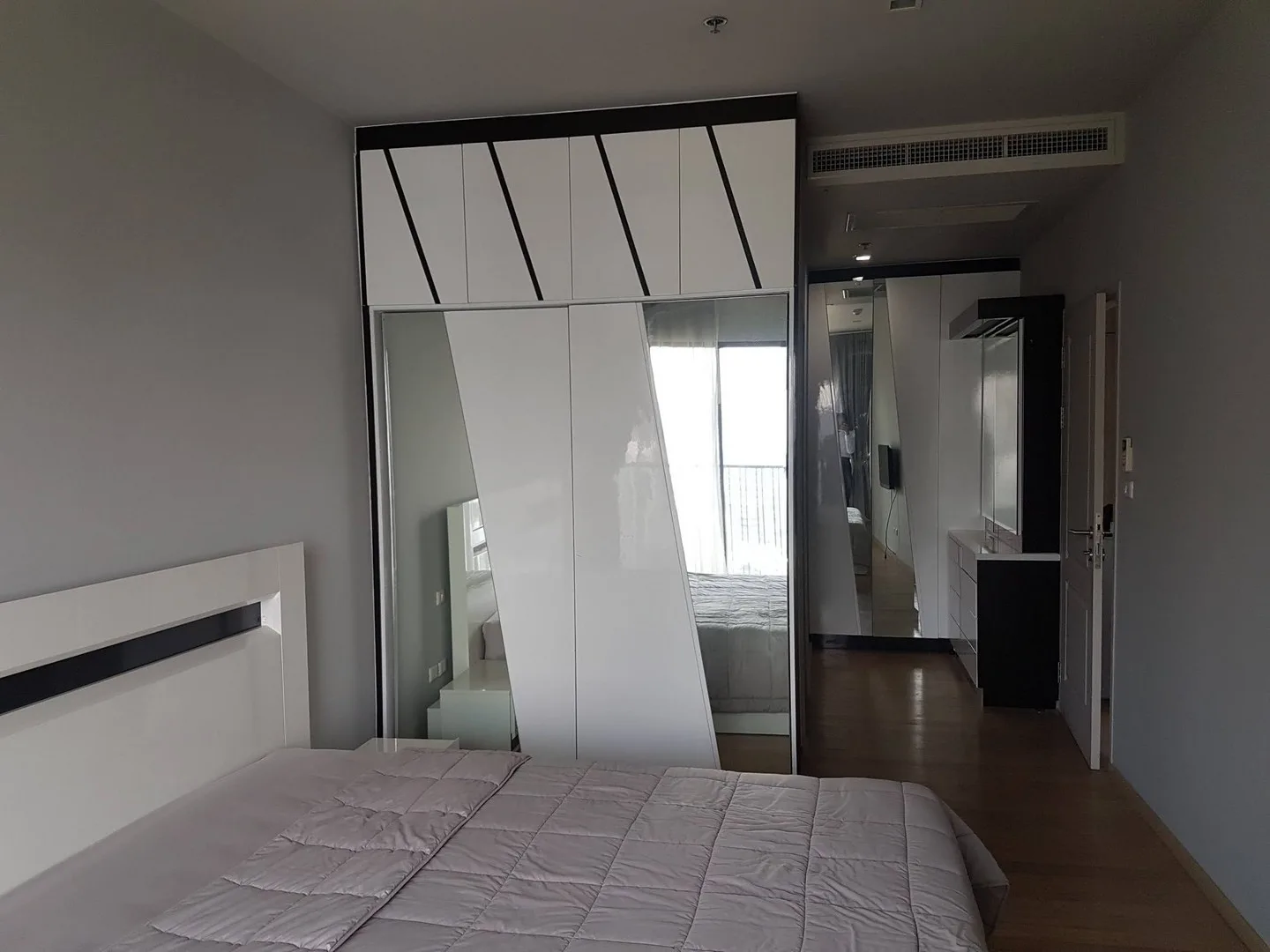 Property photos for Noble Refine